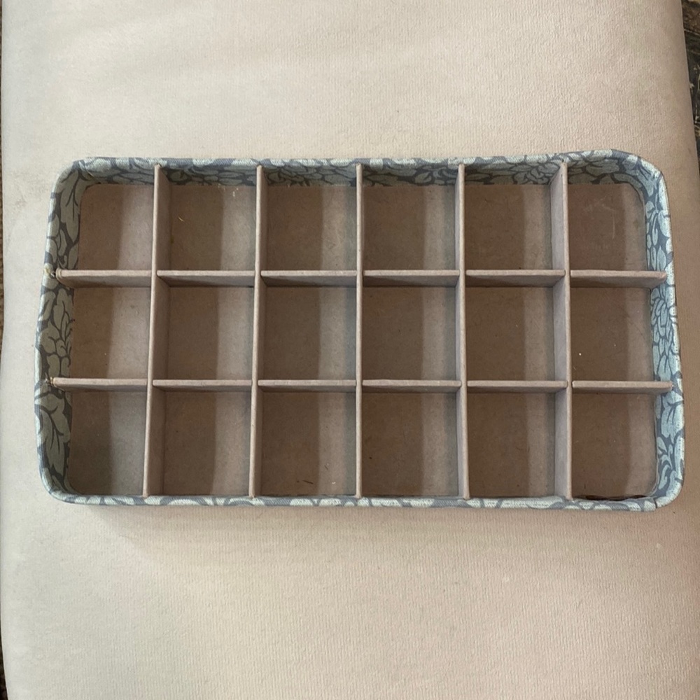 18 Compartment Jewelry Organizer
